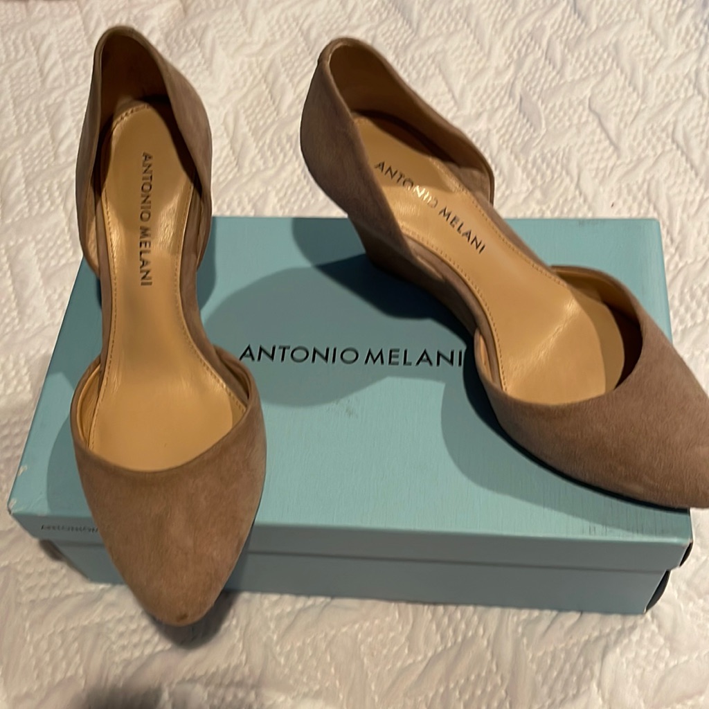 Antonio Melani Wedge Taupe 6.5